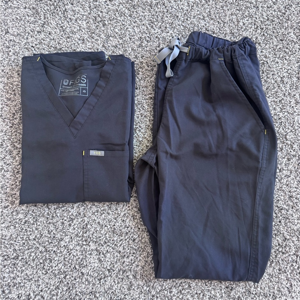 FIGS CHARCOAL GREY scrub set- V neck scrub top XS, Drawstring Scrub Pants S